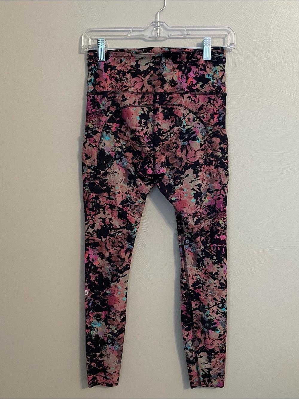 Lululemon Leggings with Pockets and drawstring waist size 6 25” inseam - Picture 5 of 6